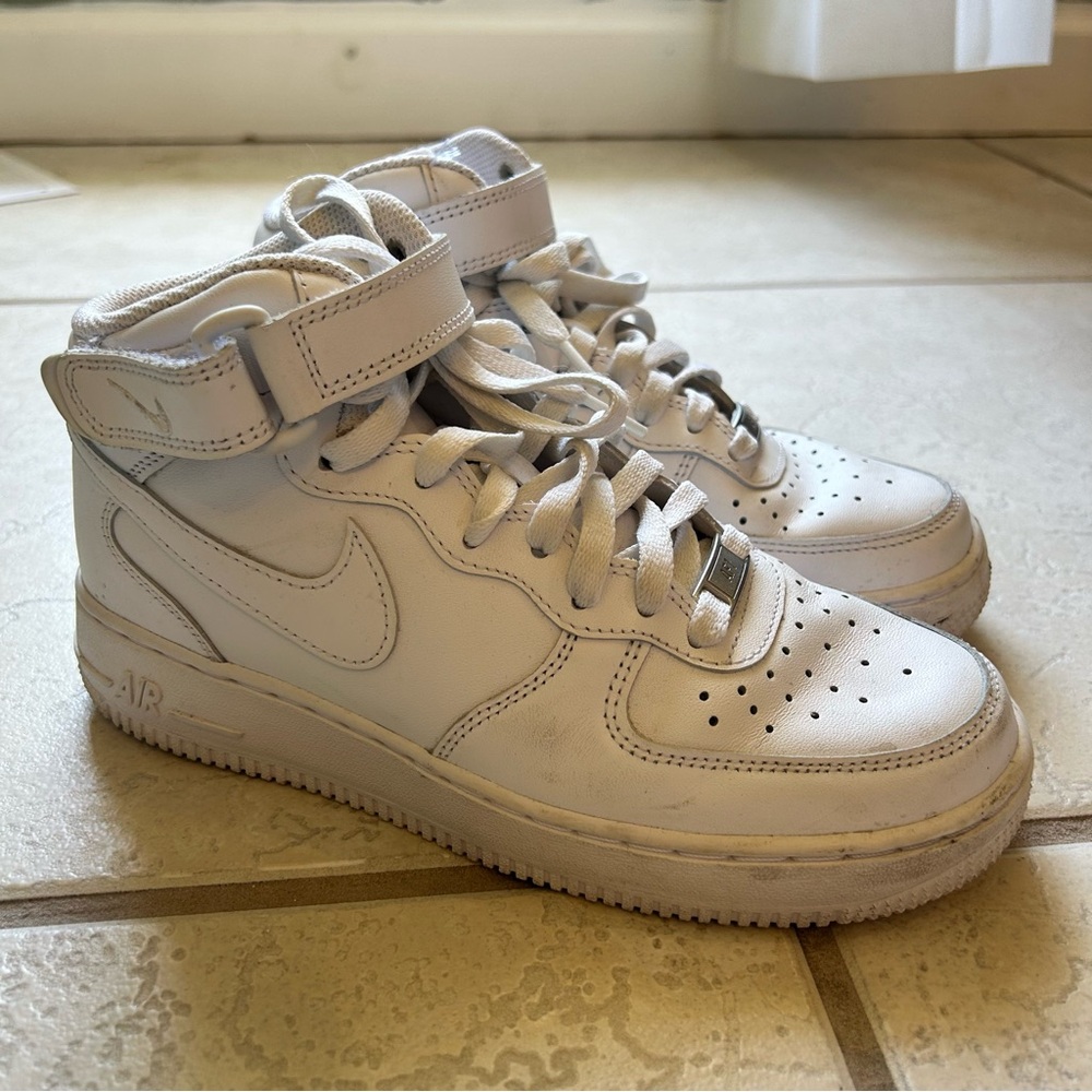 Nike Wmns Air Force 1 '07 Mid ‘Triple White’ DD9625 100 Size 7.5